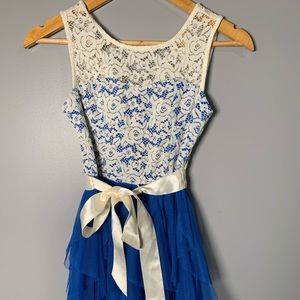 Girls Rare Editions Size 12 in Cream and Royal Blue.